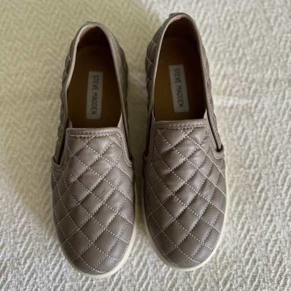 Steve Madden Ecentrcq Quilted Slip-on Sneaker - Picture 7 of 7